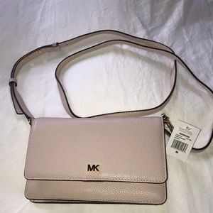 Michael Kors phone crossbody in soft pink
